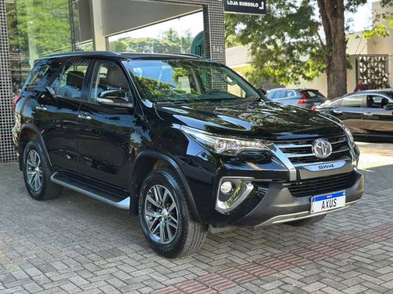 TOYOTA HILUX SW4 2.8 SRX 4X4 16V TURBO INTERCOOLER DIESEL 4P AUTOMÁTICO TOYOTA HILUX SW4 2.8 SRX 4X4 16V TURBO INTERCOOLER DIESEL 4P AUTOMÁTICO